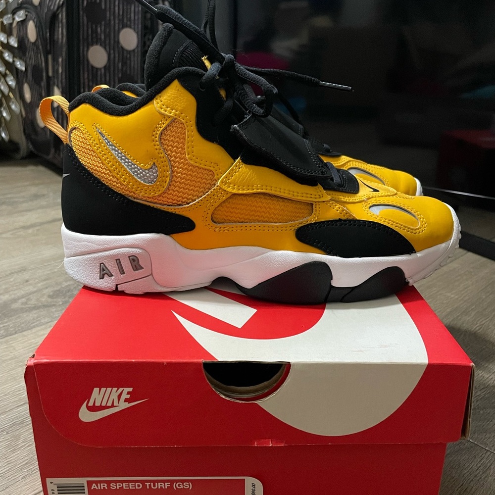 Nike Speed Turf Size 6Y